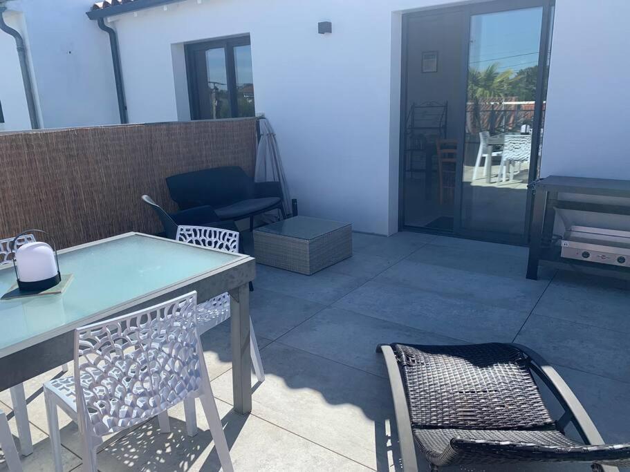 Maison Terrasse Proche Centre Ville Et Ile De Re La Rochelle  Exterior foto