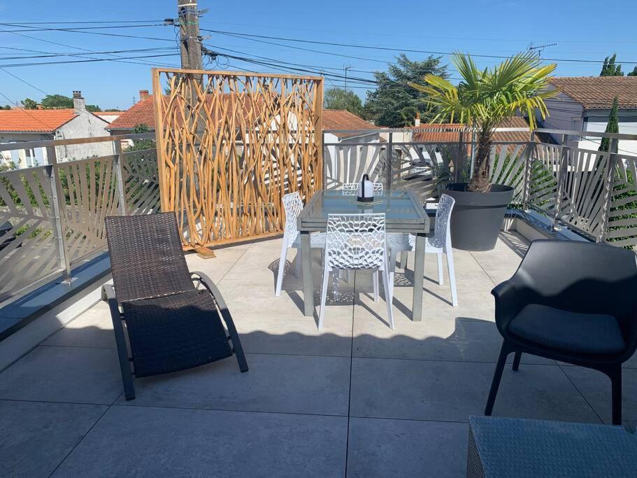Maison Terrasse Proche Centre Ville Et Ile De Re La Rochelle  Exterior foto